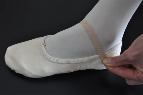 how to tighten ballet shoes